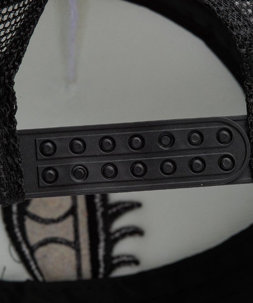 NO ID.（ノーアイディ）の「mko12909-ｲﾆｼｬﾙｴﾝﾌﾞﾛｲﾀﾞﾘｰCAP（キャップ・メンズ・ブラック/ホワイト・ONE SIZE）」の11枚目の写真