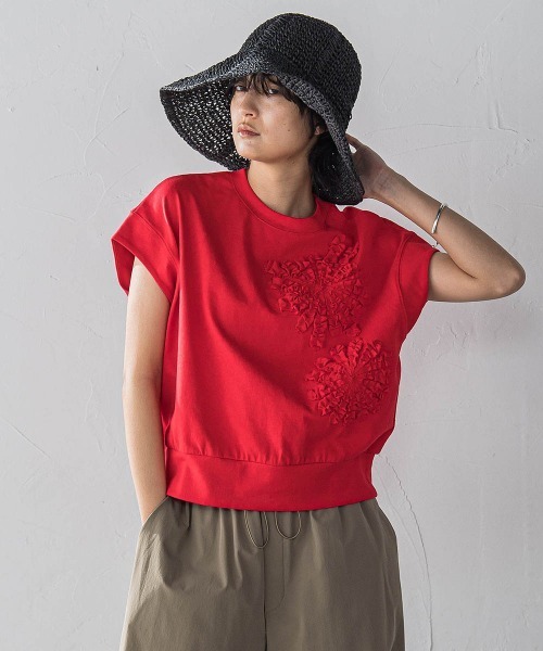 MAYSON GREY（メイソングレイ）の「フラワーモチーフフレンチスリーブプルオーバー≪手洗い可能≫（Tシャツ/カットソー・レディース・ライトグレー/ホワイト/レッド・M）」の3枚目の写真