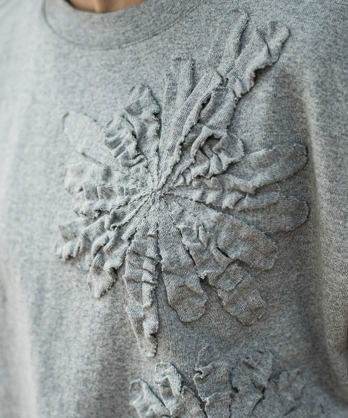 MAYSON GREY（メイソングレイ）の「フラワーモチーフフレンチスリーブプルオーバー≪手洗い可能≫（Tシャツ/カットソー・レディース・ライトグレー/ホワイト/レッド・M）」の7枚目の写真