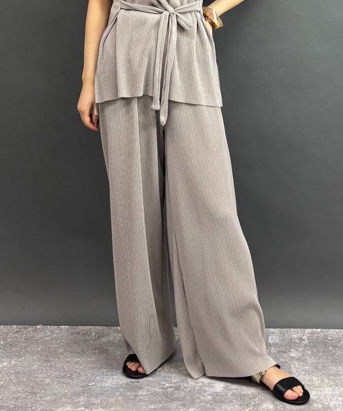 NICOLE white（ニコルホワイト）の「【セットアップ】プルオーバー×パンツ（ワンピース・レディース・グリーン/ブラック/グレー/ブルー・FREE）」の6枚目の写真