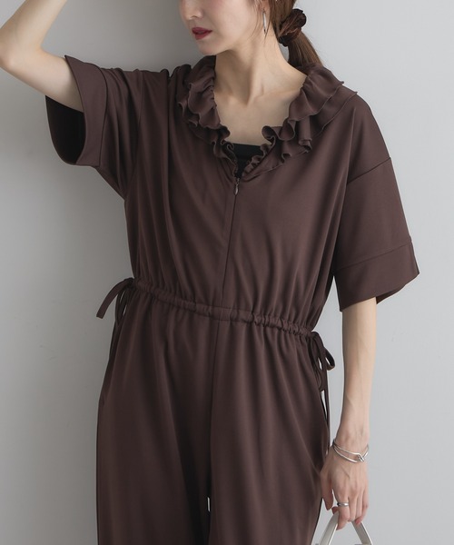 &. NOSTALGIA（アンドドットノスタルジア）の「【ZOZO限定】フリルカラーオールインワン（つなぎ/オールインワン・レディース・ブラック/ブラウン・FREE）」の6枚目の写真