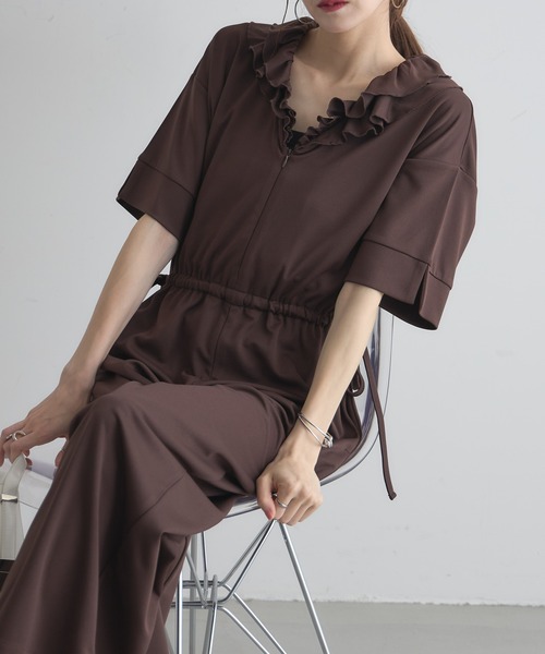 &. NOSTALGIA（アンドドットノスタルジア）の「【ZOZO限定】フリルカラーオールインワン（つなぎ/オールインワン・レディース・ブラック/ブラウン・FREE）」の8枚目の写真