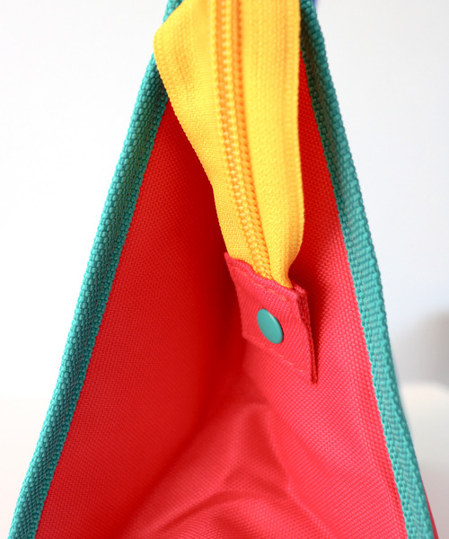 Disney(ディズニー)の「〈DISNEY/ディズニー〉 Toy Story トイストーリー LUNCH BAG/ランチバッグ S SERIES MOVIE(ランチョンマット/テーブルウェア・レディース・レッド・ONE SIZE)」の4枚目の写真