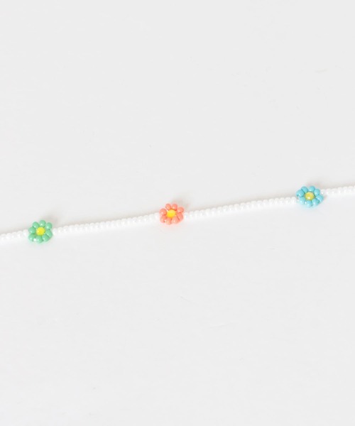 SMELLY(スメリー)の「ステンレスフラワーモチーフビーズネックレス(ネックレス・レディース・ホワイト/ブラック・-)」の8枚目の写真