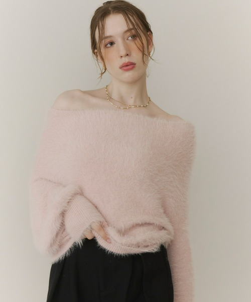 Olu.（オルドット）の「オフショルダーシャギーニット（ニット/セーター・レディース・ベビーピンク/チャコールグレー/アイボリー・FREE）」の3枚目の写真