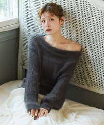 オフショルダーシャギーニット