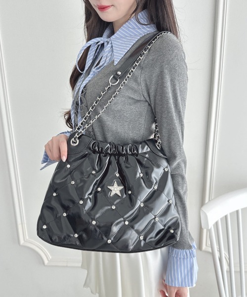 Loueme(ルエム)の「スタービジューキルティングチェーンバッグ(ショルダーバッグ・レディース・ブラック/ライトブルー/オフホワイト/シルバー/ピンク・FREE)」の19枚目の写真