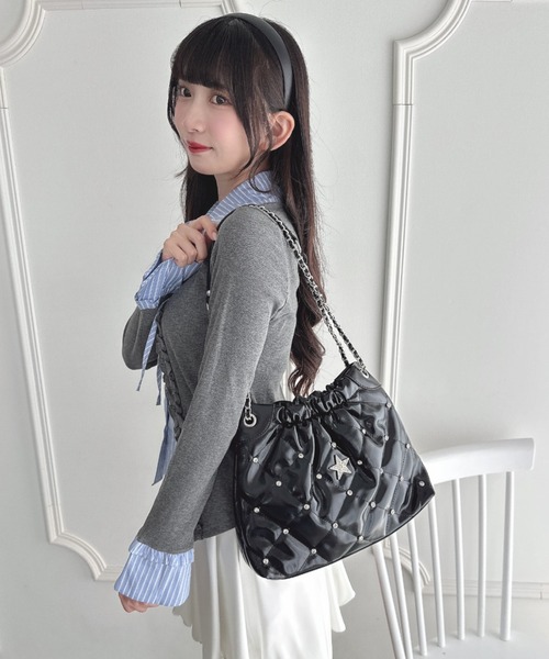Loueme(ルエム)の「スタービジューキルティングチェーンバッグ(ショルダーバッグ・レディース・ブラック/ライトブルー/オフホワイト/シルバー/ピンク・FREE)」の20枚目の写真