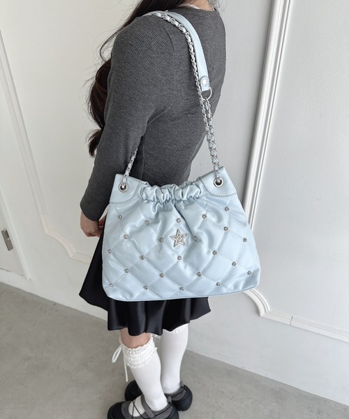 Loueme(ルエム)の「スタービジューキルティングチェーンバッグ(ショルダーバッグ・レディース・ブラック/ライトブルー/オフホワイト/シルバー/ピンク・FREE)」の15枚目の写真