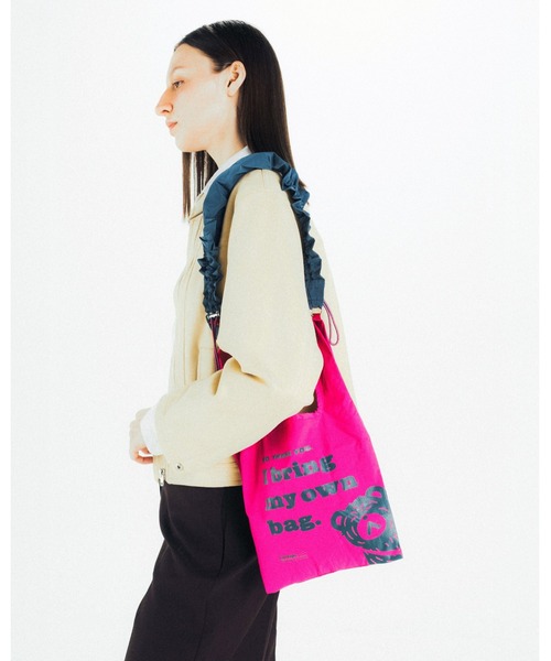 Topologie（トポロジー）の「Scrunchie Pocket Sling（スクランチー