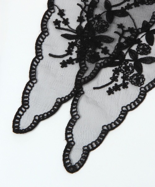 LAKOLE（ラコレ）の「トライアングルレーススカーフ / 596149（バンダナ/スカーフ・レディース・ホワイト/ブラック・FREE）」の3枚目の写真