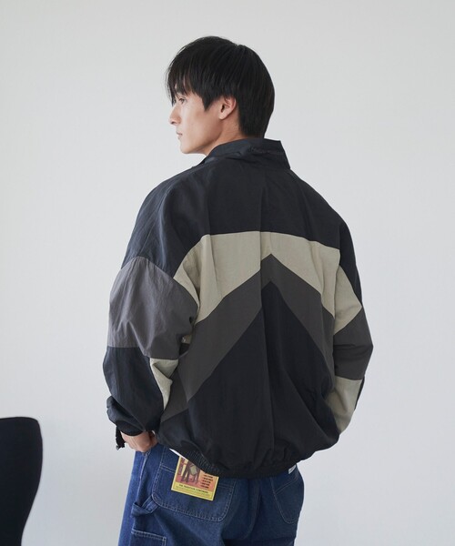coen（コーエン）の「Reebok（リーボック）別注ナイロントラックジャケット（ナイロンジャケット・メンズ・オフホワイト/ブラック/ベージュ・M/L/XL）」の6枚目の写真