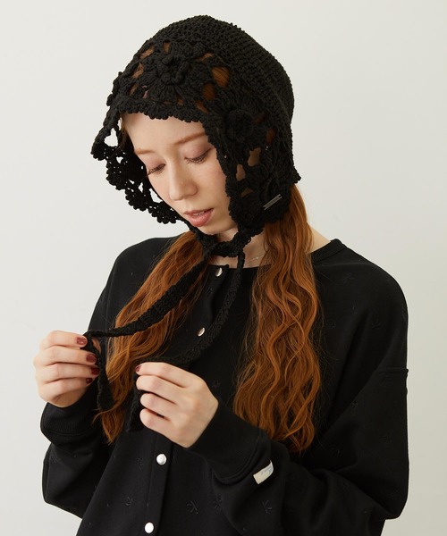 MILKFED.（ミルクフェド）の「FLOWER KNIT BONNET（ニットキャップ/ビーニー・レディース・アッシュ/ブラック/ベージュ・ONE SIZE）」の2枚目の写真