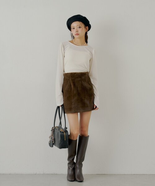 Chico（チコ）の「【2サイズ展開】チャーム付きスクエアボストンバッグ【タブレット端末収納可能】（ボストンバッグ・レディース・ブラック/アイボリー/ブラウン/ブラウン系その他3・FREE/SMALL）」の13枚目の写真