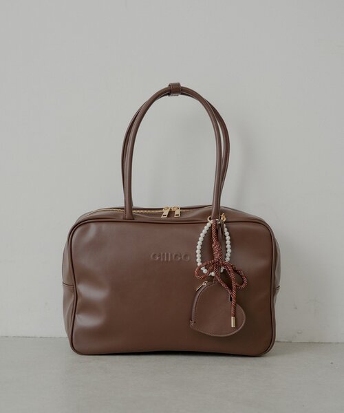 Chico（チコ）の「【2サイズ展開】チャーム付きスクエアボストンバッグ【タブレット端末収納可能】（ボストンバッグ・レディース・ブラック/アイボリー/ブラウン/ブラウン系その他3・FREE/SMALL）」の15枚目の写真