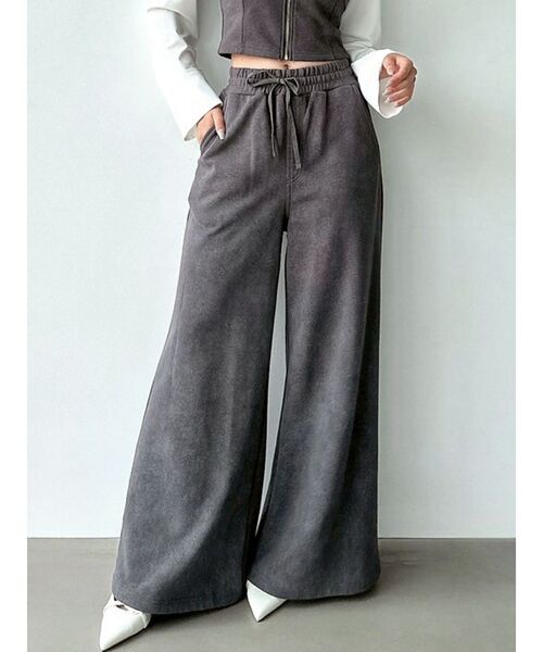 RESEXXY（リゼクシー）の「ワイドレッグスウェットパンツ【セットアップ着用可能】（その他パンツ・レディース・チャコールグレー/ブラック/アイボリー・FREE）」の3枚目の写真