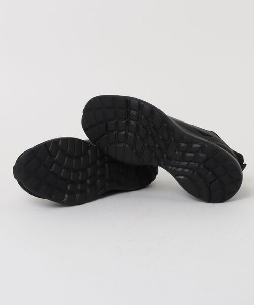 PUMA(プーマ)の「【PUMA】ソフトR コスミック S イーズ イン(スニーカー・メンズ・ブラック×グレー・25.5cm/26.0cm/26.5cm/27.0cm/27.5cm/28.0cm/29.0cm/25.0cm)」の3枚目の写真