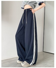 BY THE BAY（バイザベイ）の「サイドラインボトム/ウエストゴムドローコード付きナイロンパンツ(空港コーデにも）（その他パンツ）」