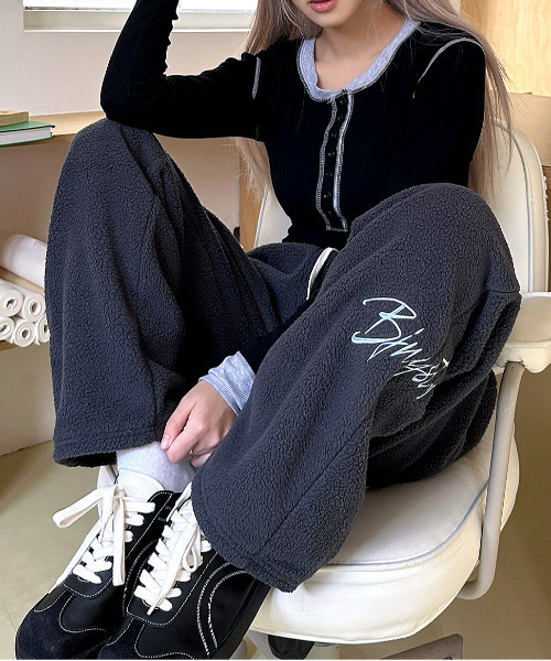 neos（ネオス）の「【neos】フリースパンツ メンズ レディース あったか スウェットパンツ ボア ロゴ刺繍（スウェットパンツ・レディース・チャコールグレー/ブラック/アイボリー・X-LARGE/LARGE/MEDIUM）」の3枚目の写真