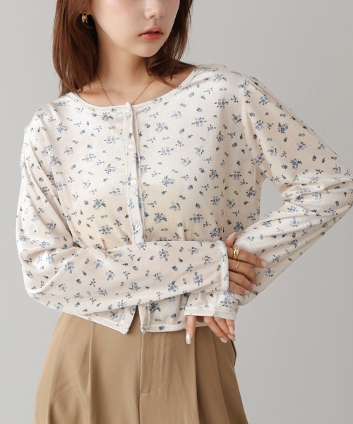 Bab(バブ)の「ベロアフラワープリントカーディガントップス(Tシャツ/カットソー・レディース・アイボリー/グレー・FREE)」の1枚目の写真