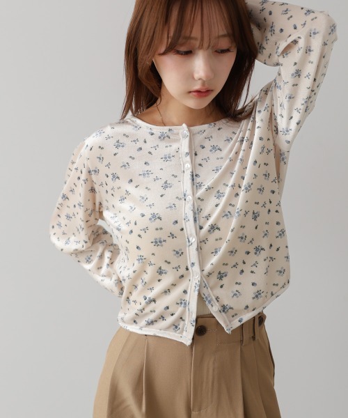 Bab(バブ)の「ベロアフラワープリントカーディガントップス(Tシャツ/カットソー・レディース・アイボリー/グレー・FREE)」の11枚目の写真