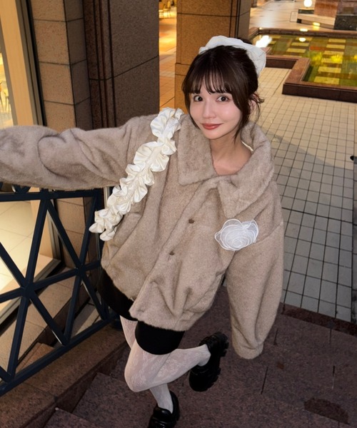 tulle brooch fur coat / コサージュ付きファーコート（その他アウター