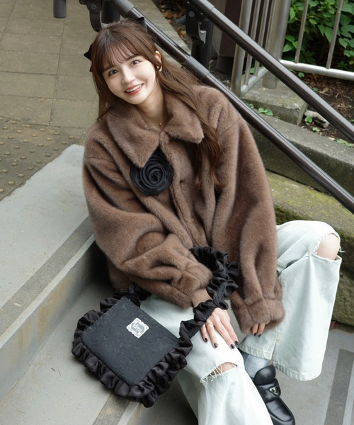 tulle brooch fur coat / コサージュ付きファーコート（その他アウター