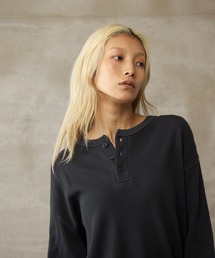 COLONY 2139（コロニートゥーワンスリーナイン）の「【paradigm】ガス焼きワッフルヘンリーネックTL/S（Tシャツ/カットソー）」