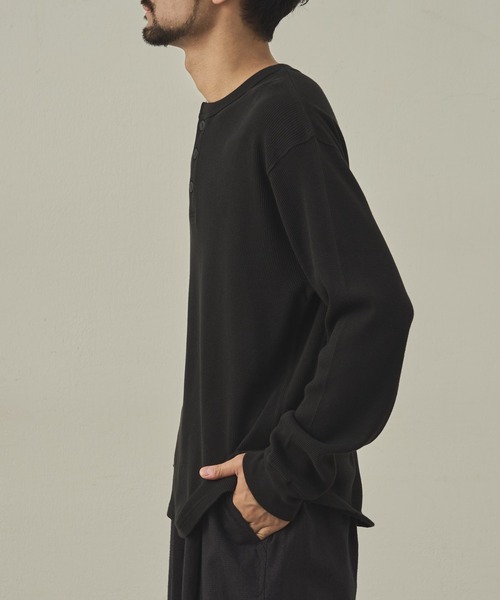 paradigm（パラダイム）の「【paradigm】ガス焼きワッフルヘンリーネックTL/S（Tシャツ/カットソー・メンズ・ブラック/ダークグレー/ホワイト・MEDIUM/LARGE/X-LARGE）」の5枚目の写真