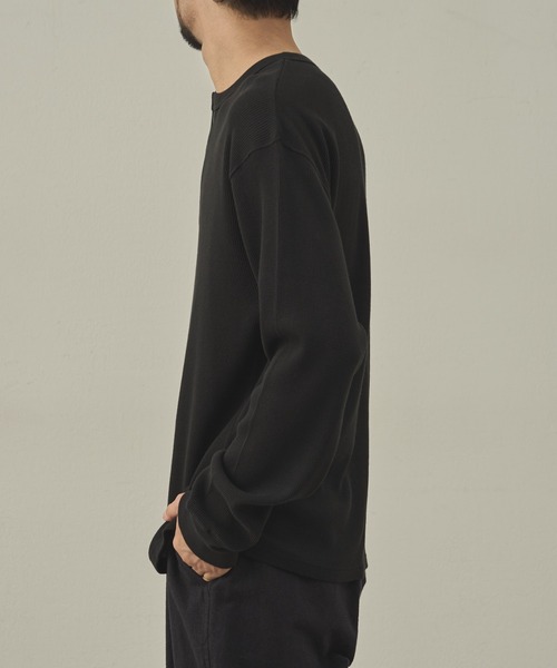 paradigm（パラダイム）の「【paradigm】ガス焼きワッフルヘンリーネックTL/S（Tシャツ/カットソー・メンズ・ブラック/ダークグレー/ホワイト・MEDIUM/LARGE/X-LARGE）」の6枚目の写真