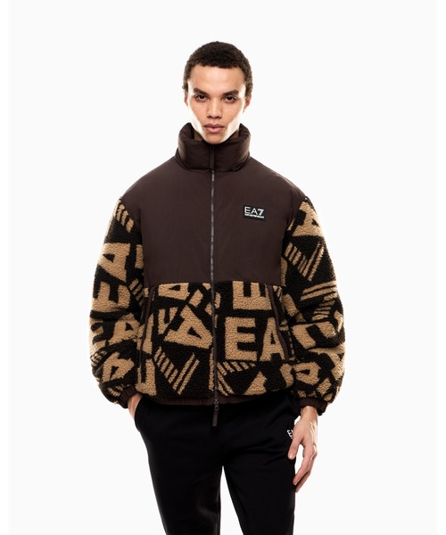 EMPORIO ARMANI EA7(エンポリオアルマーニイーエーセブン)の「【エンポリオ アルマーニ EA7】パデッドジャケット テディファブリック モノグラム(その他アウター・メンズ・ダークブラウン・MEDIUM/LARGE/X-SMALL/X-LARGE/SMALL/XX-LARGE)」の1枚目の写真