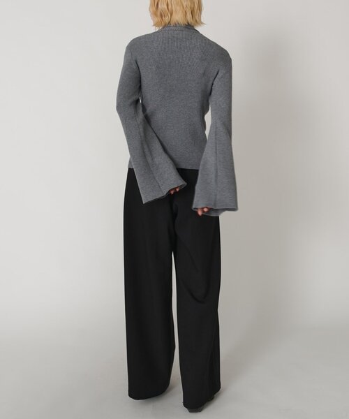 Lui's（ルイス）の「【mi-企画】2WAYフレアスリーブニット（ニット/セーター・レディース・グレー/オフホワイト/ブラック・FREE）」の4枚目の写真