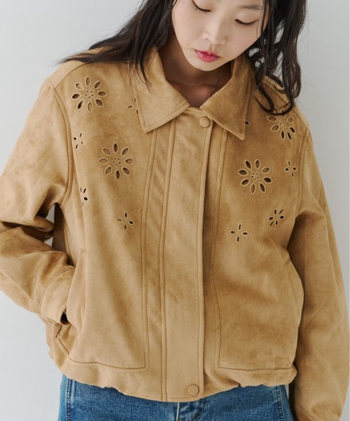 NUJOH(ヌゾ)の「Flower Cutout Suede Jacket / フラワーカットアウト スエードジャケット(ブルゾン・レディース・キャメル/ブラウン・FREE)」の2枚目の写真