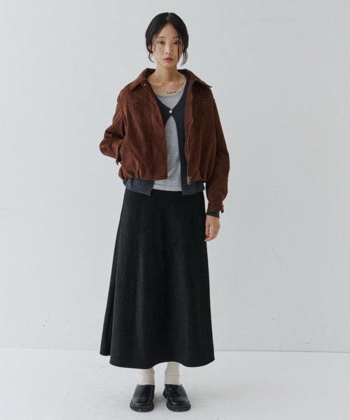 NUJOH(ヌゾ)の「Flower Cutout Suede Jacket / フラワーカットアウト スエードジャケット(ブルゾン・レディース・キャメル/ブラウン・FREE)」の3枚目の写真