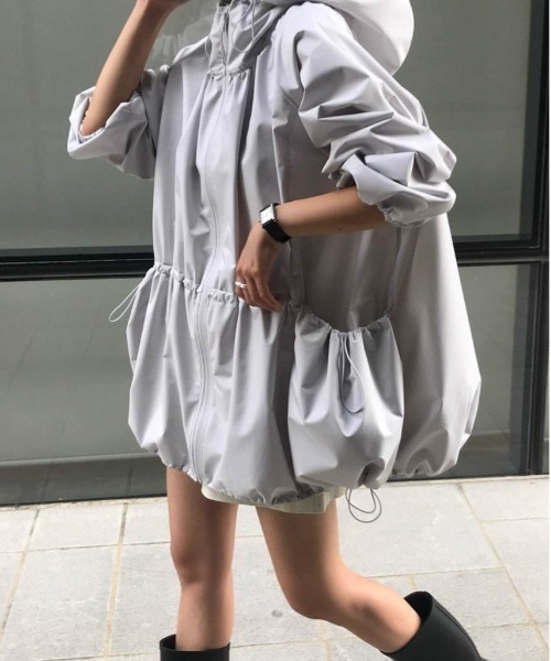 AMELY(エミリー)の「バルーンシルエットマウンテンパーカー(マウンテンパーカー・レディース・ライトベージュ/ブラック/ライトグレー/ブラウン・フリー)」の1枚目の写真