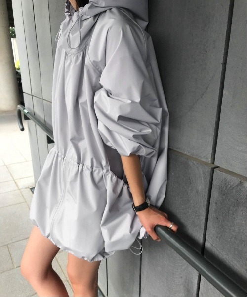 AMELY(エミリー)の「バルーンシルエットマウンテンパーカー(マウンテンパーカー・レディース・ライトベージュ/ブラック/ライトグレー/ブラウン・フリー)」の22枚目の写真