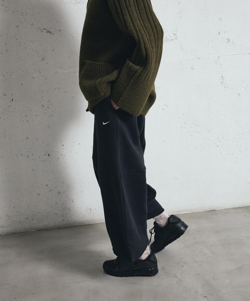 NIKE(ナイキ)の「ナイキ スポーツウェア フェニックス フリース ウィメンズ ルーズ ミッドライズ バレルパンツ / Nike Sportswear Phoenix Fleece Women's Loose Mid-Rise Barrel Pants IM7475-010 Black(スウェットパンツ・レディース・ブラック・XS/S/M/XL/L)」の9枚目の写真