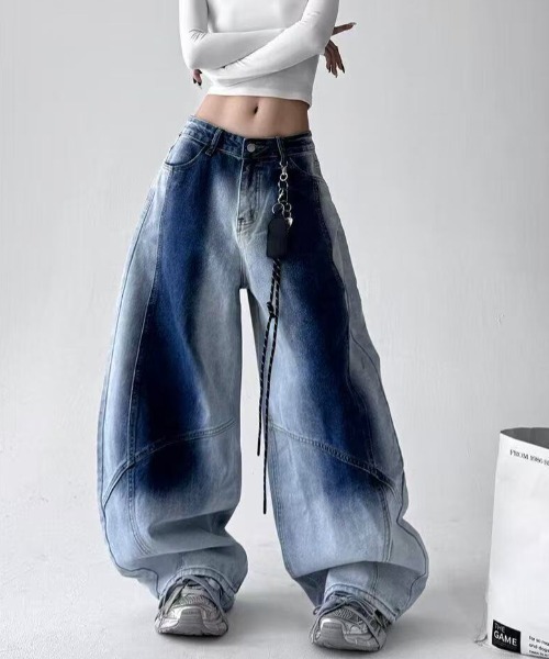 FreeZone（フリーゾーン）の「ツートーンバルーンワイドデニムパンツ（デニムパンツ・メンズ・ブルー・M/S/L）」の2枚目の写真
