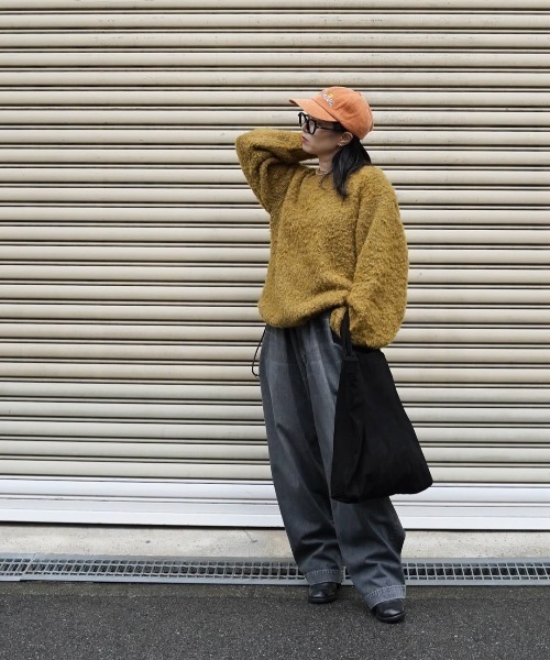 ANTHEM A(アンセムエー)の「【ANTHEM A】 MIXFUR MOLEKNIT CREWNECK(ニット/セーター・メンズ・ブラック/ゴールド・LARGE)」の9枚目の写真