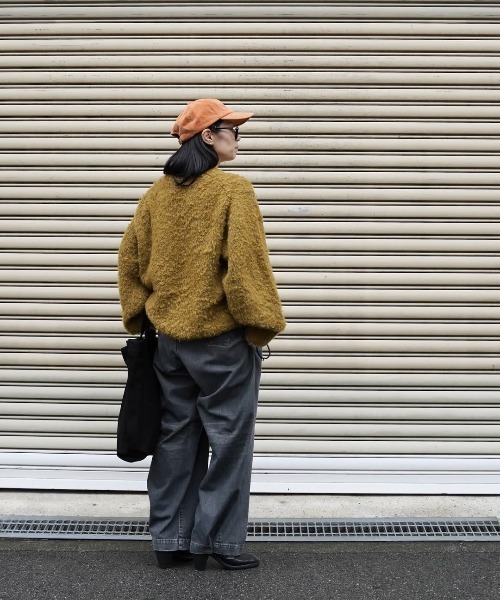 ANTHEM A(アンセムエー)の「【ANTHEM A】 MIXFUR MOLEKNIT CREWNECK(ニット/セーター・メンズ・ブラック/ゴールド・LARGE)」の8枚目の写真