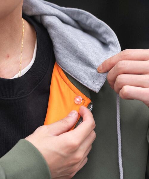 WEGO（ウィゴー）の「WEGO/【25年秋冬新作】2WAYフードパファーMA-1（MA-1・メンズ・ブラック/カーキ・MEDIUM/LARGE）」の5枚目の写真