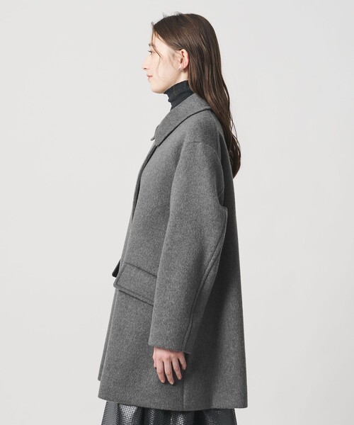 UNITED ARROWS(ユナイテッドアローズ)の「2WAYカラー ミドルコート(ステンカラーコート・レディース・オフホワイト/グレー系/ネイビー・36/38/34)」の19枚目の写真