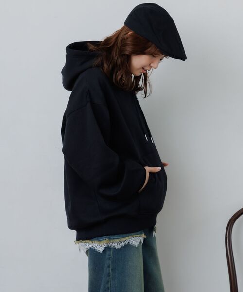 RETRO GIRL（レトロガール）の「BIGフーディトレーナー（パーカー・レディース・ブラック/オフホワイト/ライトグレー・FREE）」の10枚目の写真