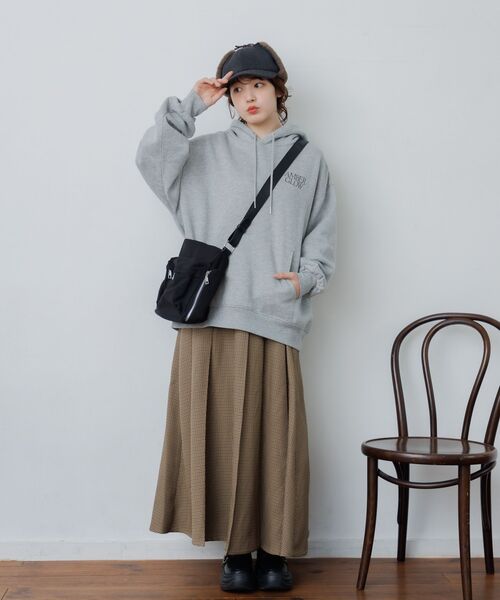 RETRO GIRL（レトロガール）の「BIGフーディトレーナー（パーカー・レディース・ブラック/オフホワイト/ライトグレー・FREE）」の15枚目の写真