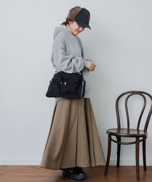 RETRO GIRL（レトロガール）の「BIGフーディトレーナー（パーカー・レディース・ブラック/オフホワイト/ライトグレー・FREE）」の16枚目の写真