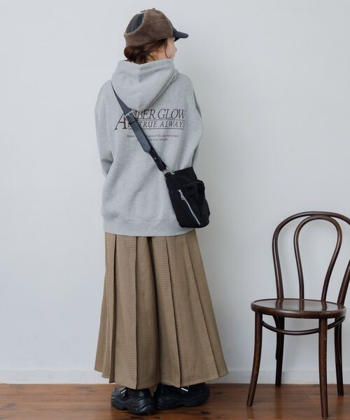 RETRO GIRL（レトロガール）の「BIGフーディトレーナー（パーカー・レディース・ブラック/オフホワイト/ライトグレー・FREE）」の17枚目の写真