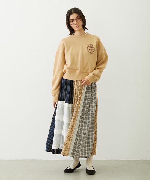 MILKFED.（ミルクフェド）の「HEART RIBBON EMBLEM SHORT CREW SWEAT（スウェット・レディース・オフホワイト/ベージュ/チャコール・M/S）」の6枚目の写真