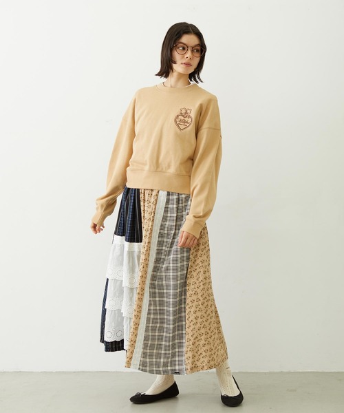MILKFED.（ミルクフェド）の「HEART RIBBON EMBLEM SHORT CREW SWEAT（スウェット・レディース・オフホワイト/ベージュ/チャコール・M/S）」の7枚目の写真