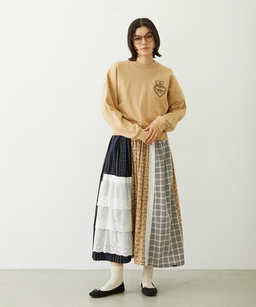 MILKFED.（ミルクフェド）の「HEART RIBBON EMBLEM SHORT CREW SWEAT（スウェット・レディース・オフホワイト/ベージュ/チャコール・M/S）」の8枚目の写真