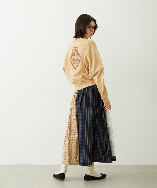 MILKFED.（ミルクフェド）の「HEART RIBBON EMBLEM SHORT CREW SWEAT（スウェット・レディース・オフホワイト/ベージュ/チャコール・M/S）」の9枚目の写真
